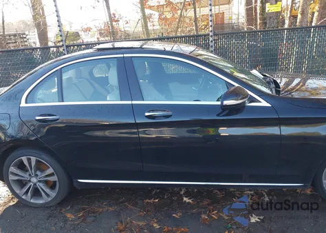 2015 Mercedes-Benz C 300 4Matic из США, поврежденный, VIN 55SWF4KB2FU025909